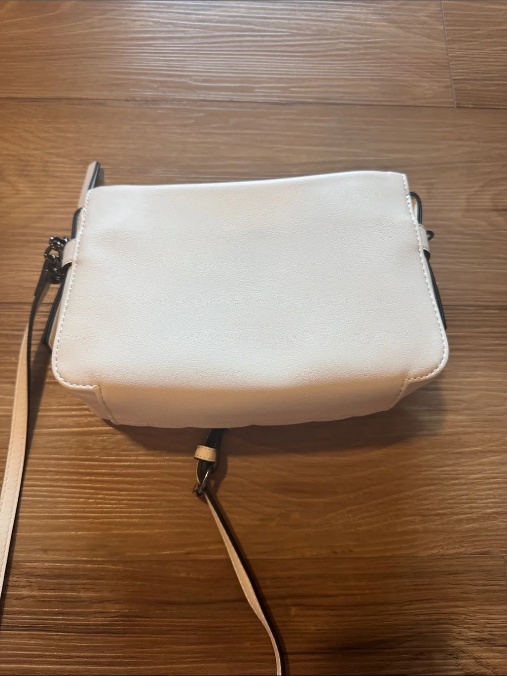 Simply Vera Vera Wang Cream Quilted Crossbody Bag